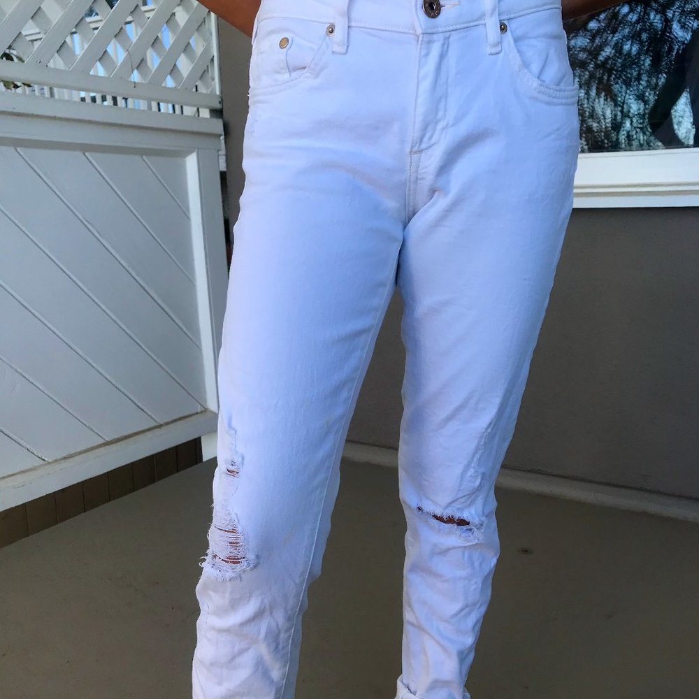 Distressed Super Skinny Jeans